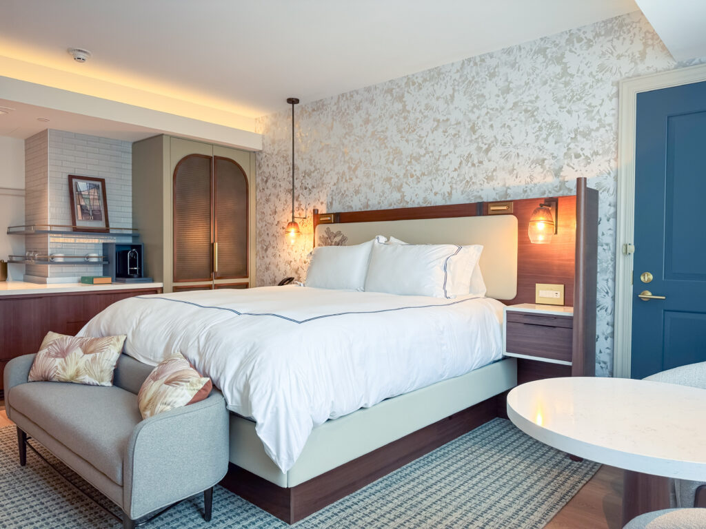 Connecting Room